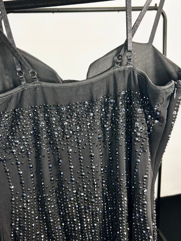 Vestido transparente con pedrería - Imagen 2